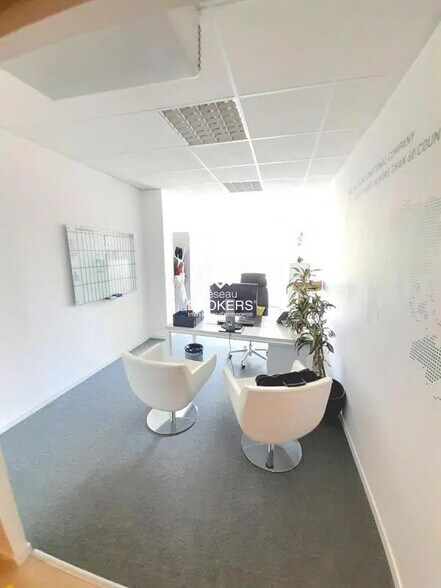 Office in Orléans for lease - Interior Photo - Image 1 of 30