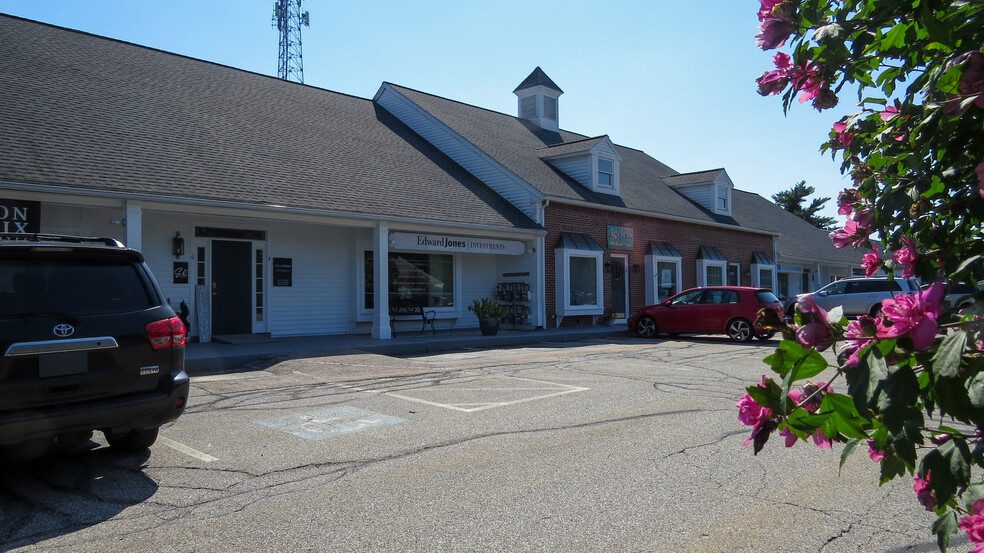 297 Daniel Webster Hwy, Merrimack, NH for lease - Building Photo - Image 1 of 17