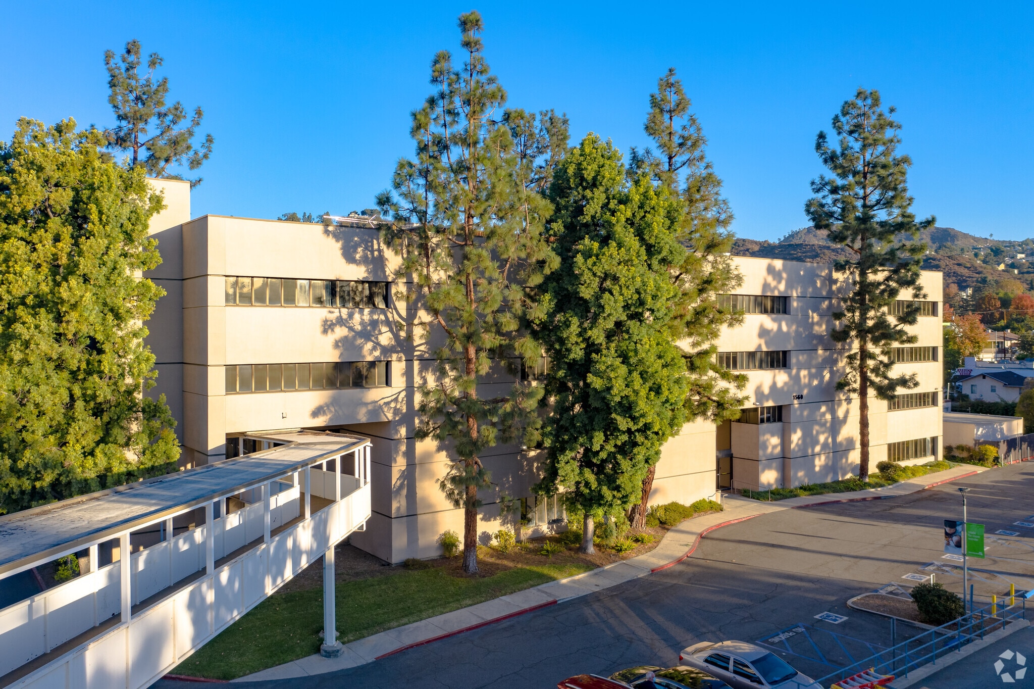 1560 E Chevy Chase Dr, Glendale, CA for lease Building Photo- Image 1 of 8