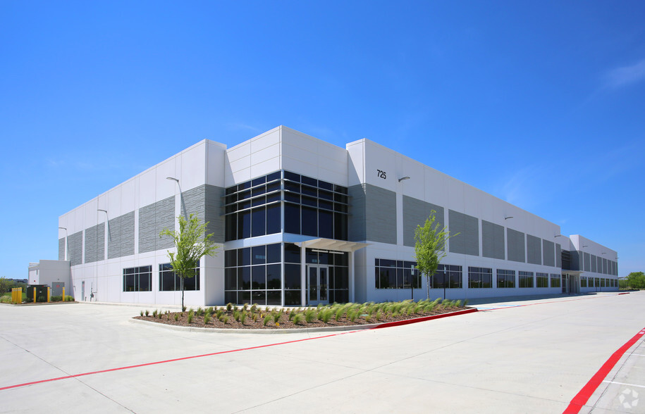 725 Royal Ln, Dfw Airport, TX for lease - Building Photo - Image 1 of 3