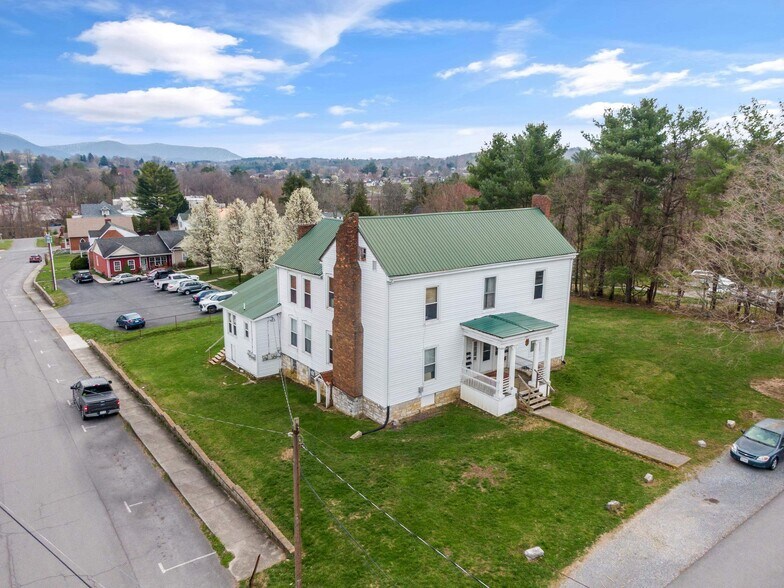 201 Tazewell St, Pearisburg, VA for sale - Primary Photo - Image 1 of 1