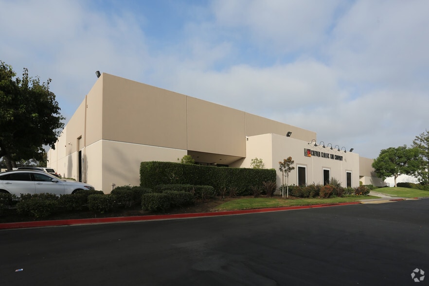 365 Clinton St, Costa Mesa, CA for lease - Building Photo - Image 1 of 5