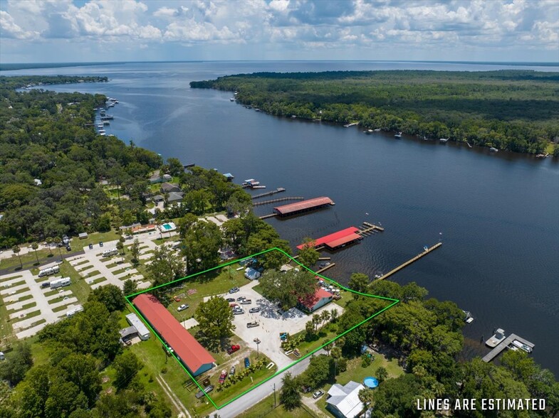 Marina, Hotel, and Bar & Grill portfolio of 3 properties for sale on LoopNet.com - Building Photo - Image 2 of 45