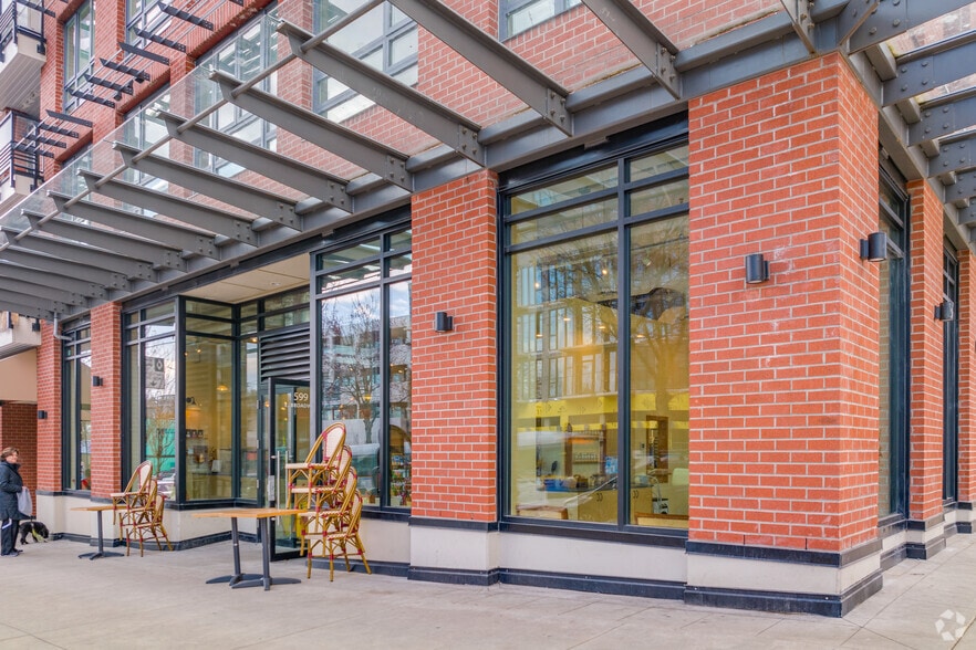 583-595 Broadway E, Vancouver, BC for sale - Building Photo - Image 2 of 5