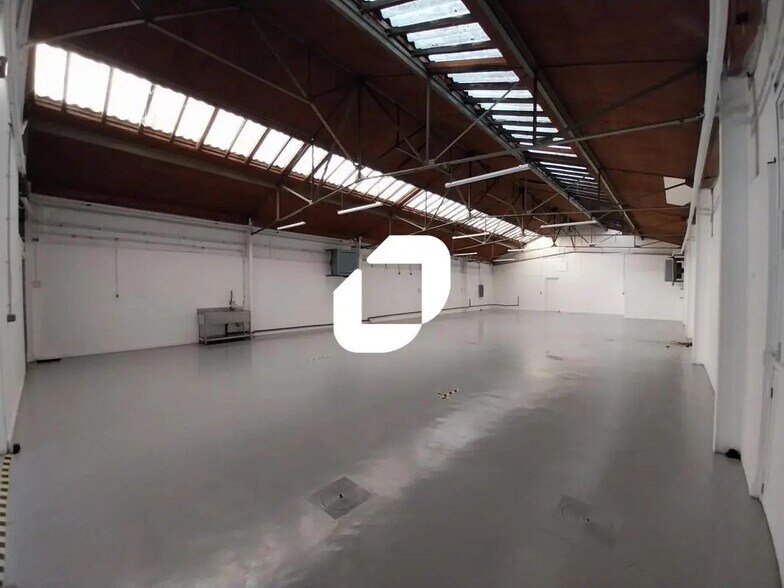 Flex in Villeneuve-Saint-Georges for lease - Interior Photo - Image 3 of 7