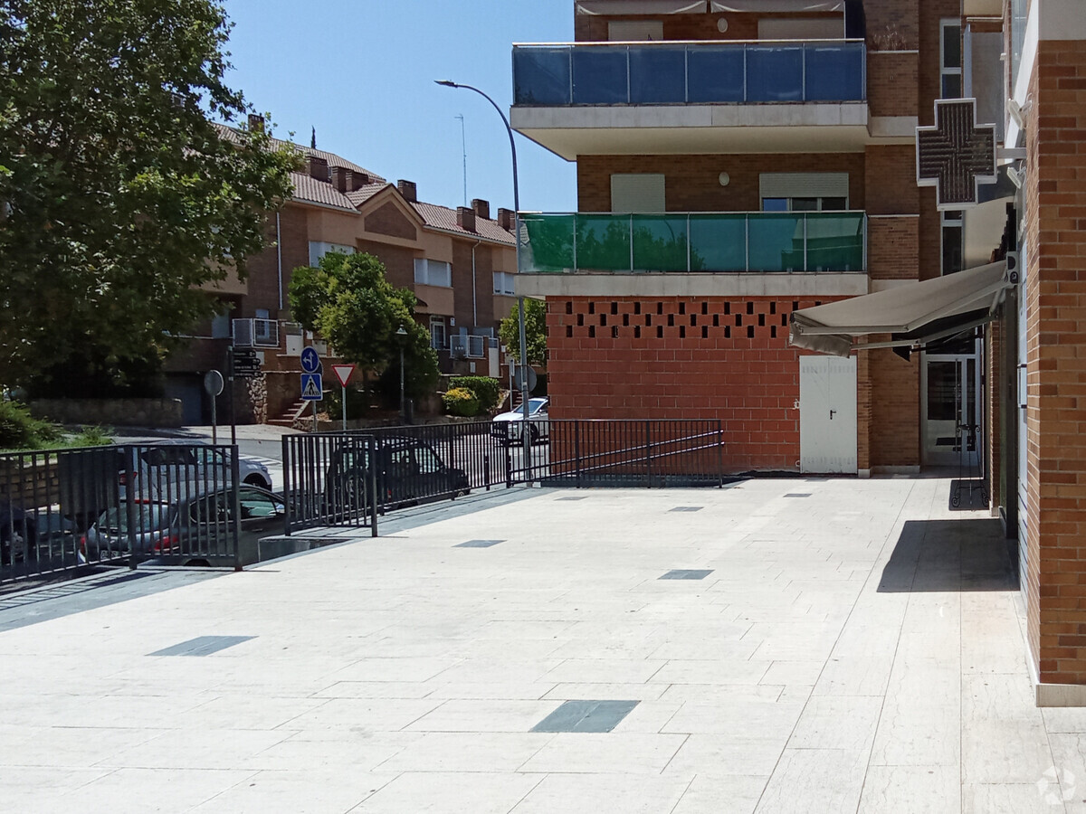 Calle Julián Berrendero, 14, San Agustín del Guadalix, MAD 28750 -  -  - Interior Photo - Image 1 of 5