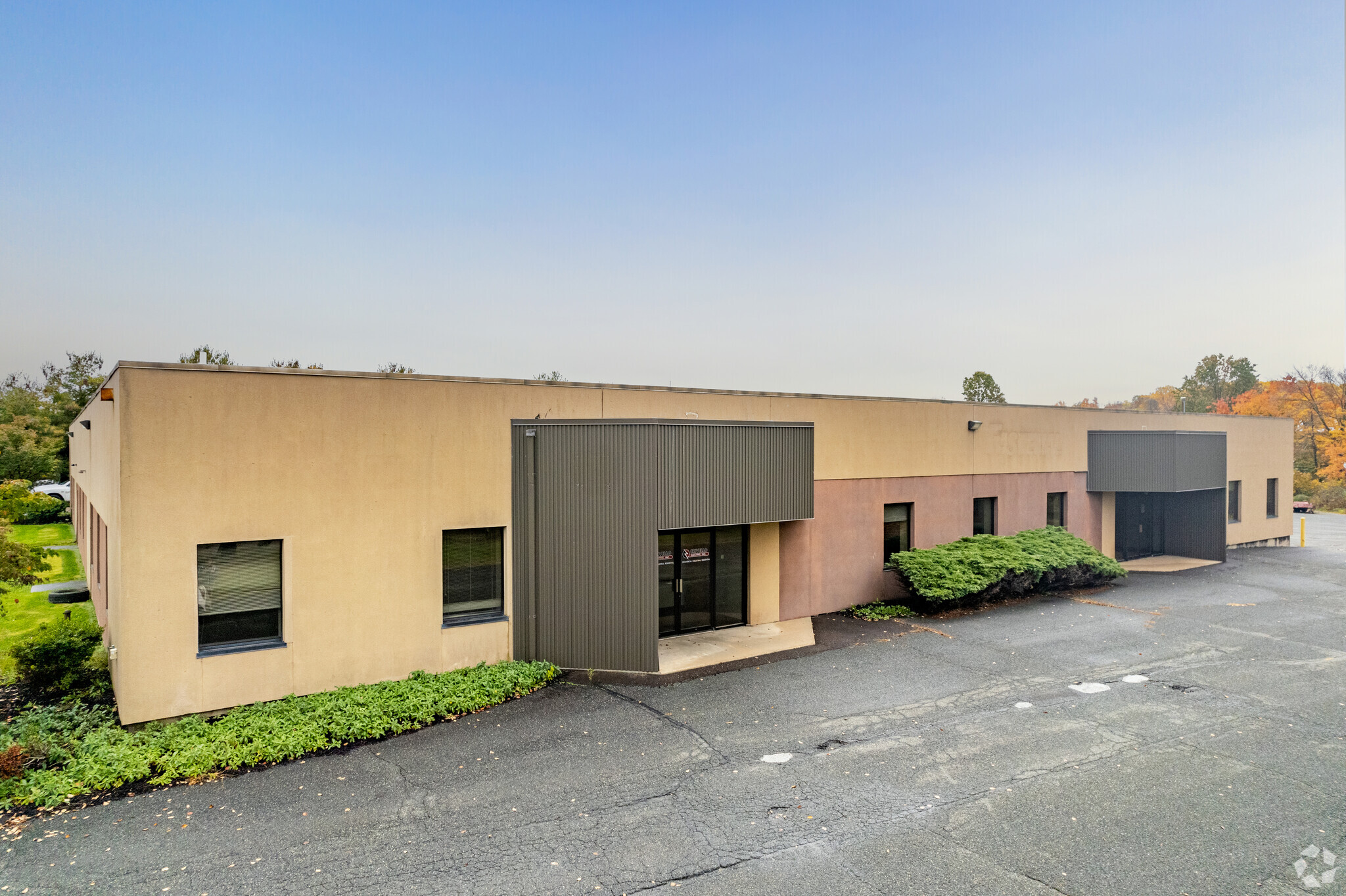 2081-2089 Quaker Pointe Dr, Quakertown, PA for lease Primary Photo- Image 1 of 6