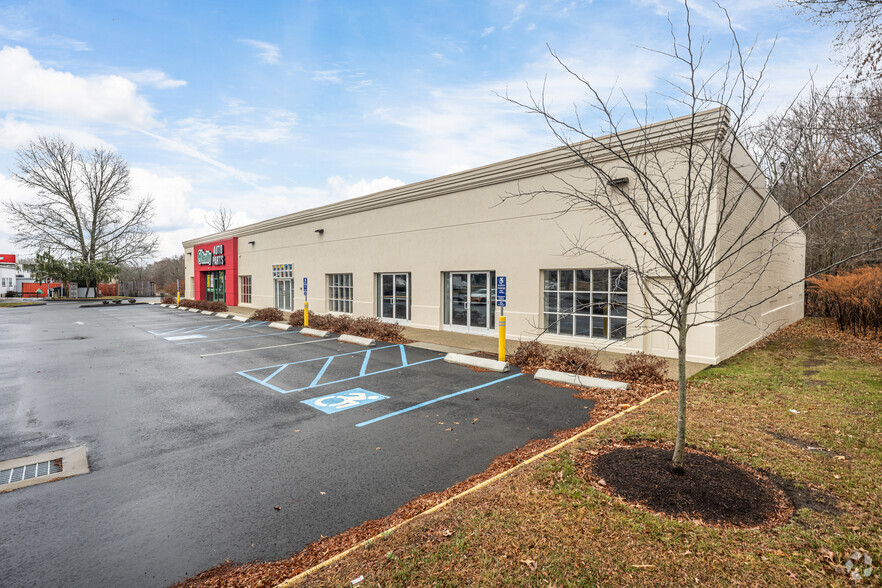 721 Long Hill Rd, Groton, CT for lease - Primary Photo - Image 1 of 17