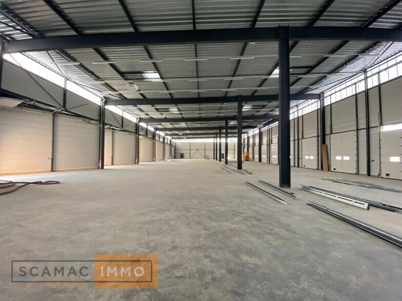 Office in Le Coudray-Montceaux for lease - Interior Photo - Image 3 of 5