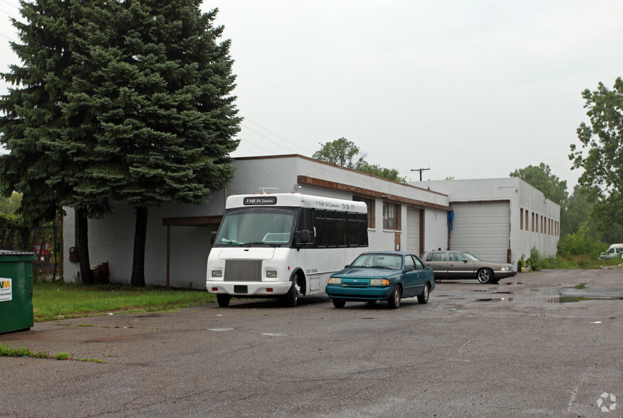 30401 Ecorse Rd, Romulus, MI for sale - Primary Photo - Image 1 of 9