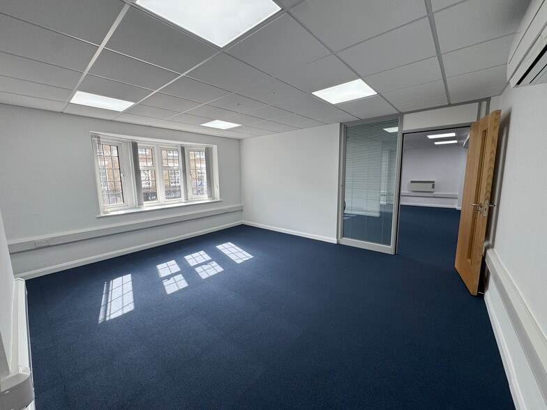 137-141 High St, Sevenoaks for lease - Building Photo - Image 2 of 3