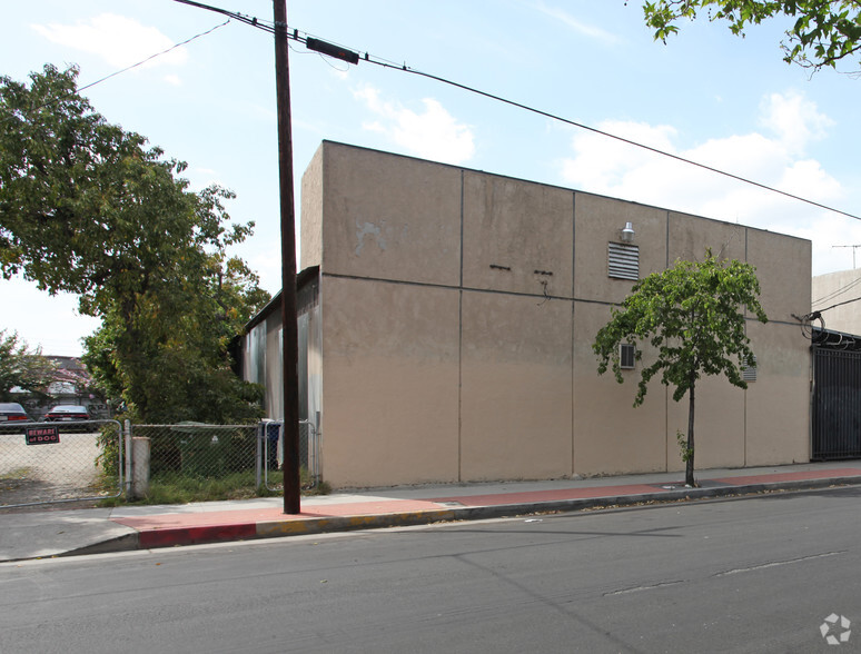 363 S Clarence St, Los Angeles, CA for lease - Building Photo - Image 3 of 4