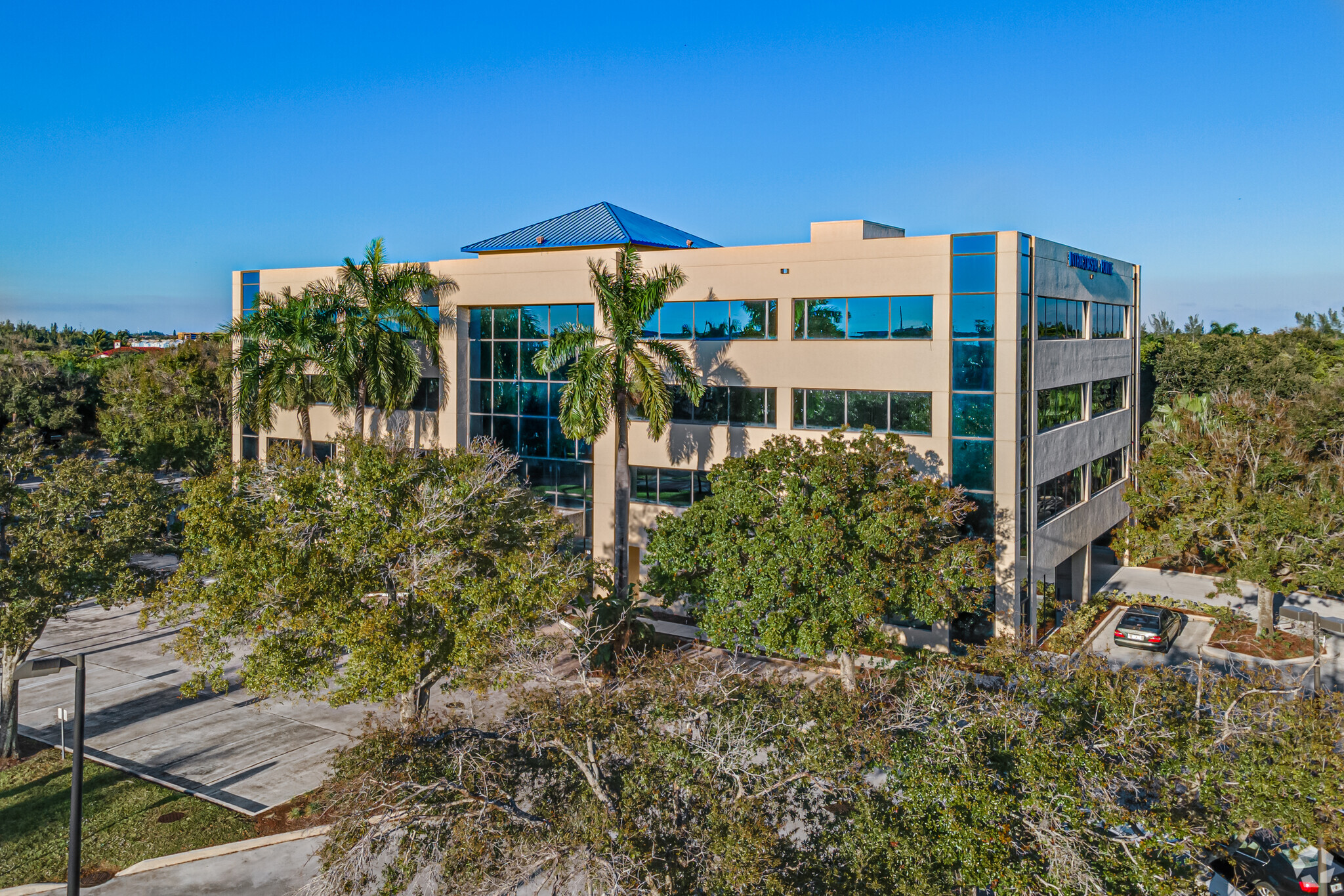 140 Intracoastal Pointe Dr, Jupiter, FL for lease Primary Photo- Image 1 of 9