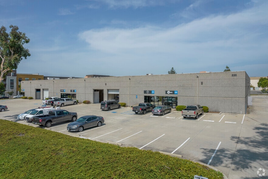 220 Bingham Dr, San Marcos, CA for lease - Building Photo - Image 1 of 5