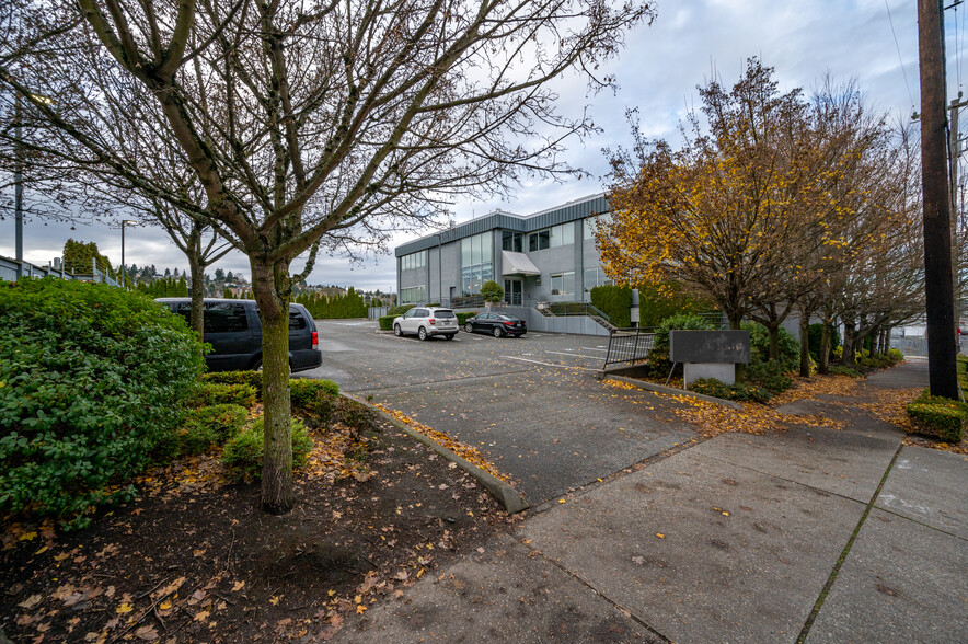 3257 16th Ave W, Seattle, WA for lease - Building Photo - Image 3 of 36