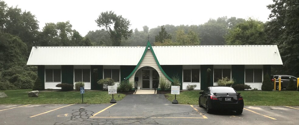 2 Meehan Ln, Cumberland, RI for sale - Primary Photo - Image 1 of 1