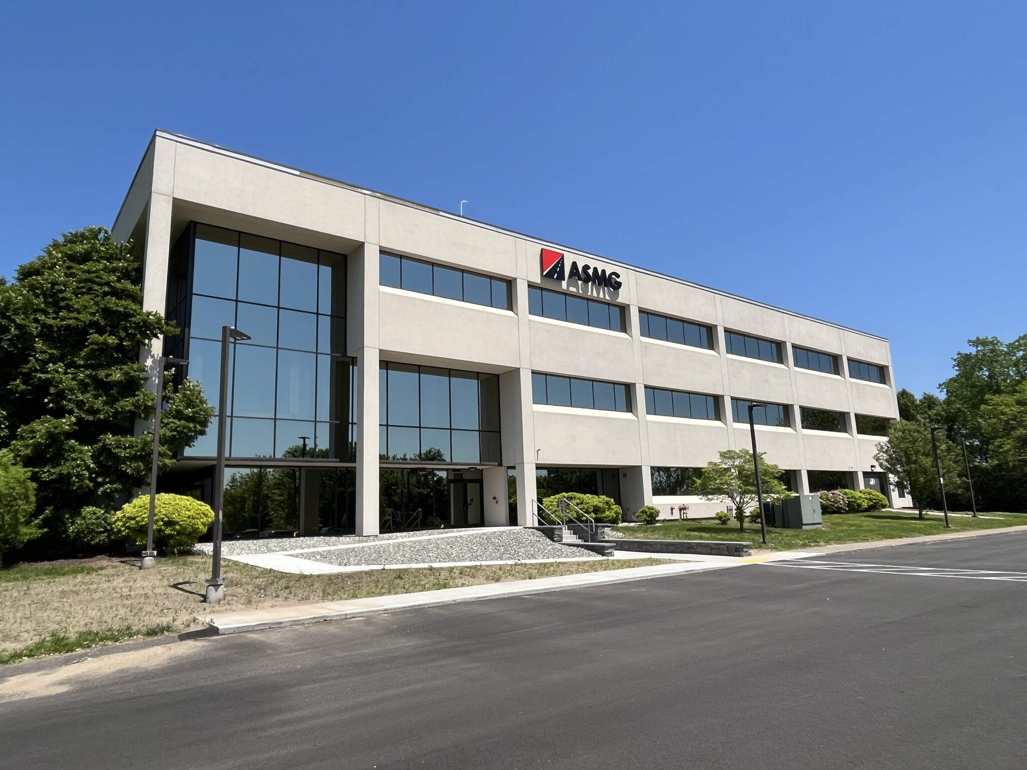 11 Interstate Dr, West Springfield, MA for lease Building Photo- Image 1 of 19