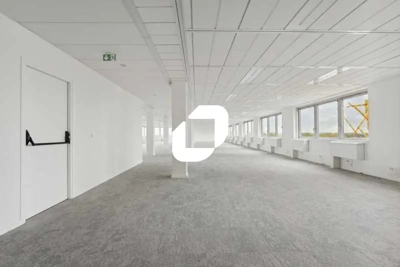 Office in Villepinte for lease - Building Photo - Image 1 of 13