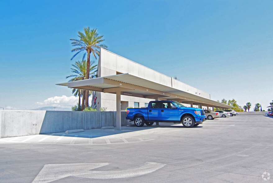 500 N Rainbow Blvd, Las Vegas, NV for lease - Building Photo - Image 3 of 8