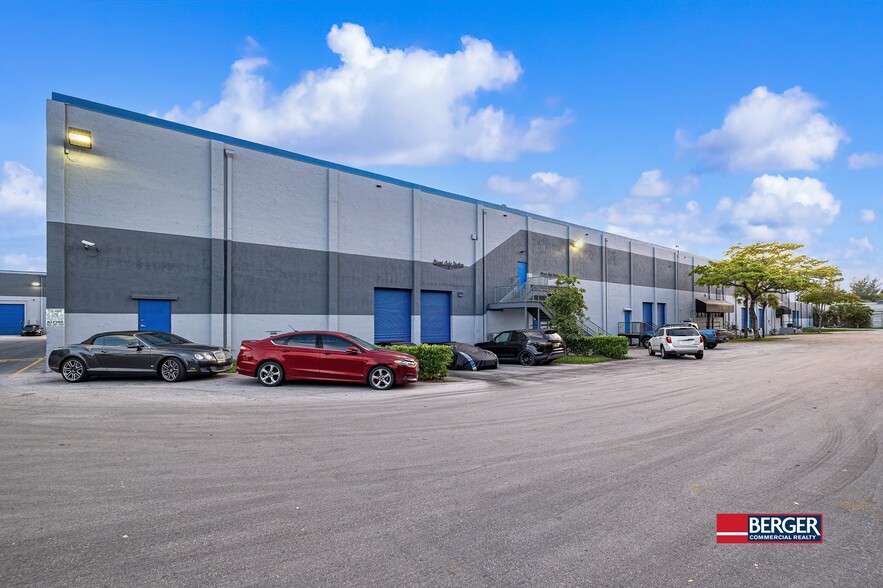 1919 NW 19th St, Fort Lauderdale, FL for lease - Building Photo - Image 3 of 6