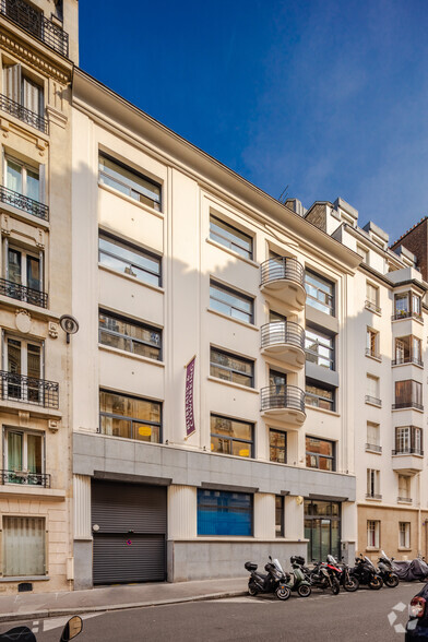 3 Square Desaix, Paris for lease - Primary Photo - Image 1 of 1