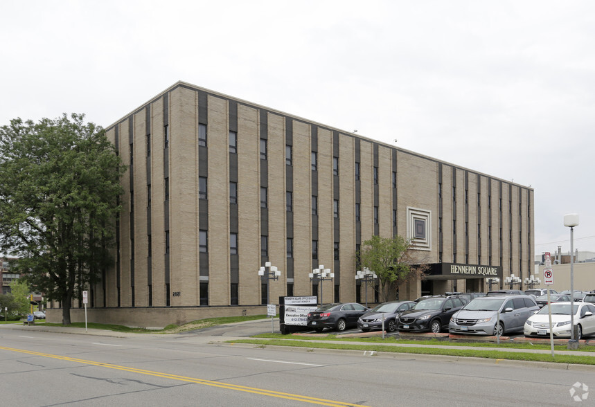 2021 E Hennepin Ave, Minneapolis, MN for sale - Primary Photo - Image 1 of 7