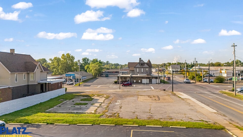 715 E Market St, Warren, OH for sale - Building Photo - Image 2 of 10