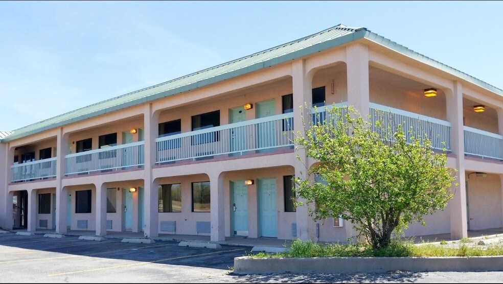 1001-1115 N Sheb Wooley Ave, Erick, OK for sale - Building Photo - Image 1 of 1