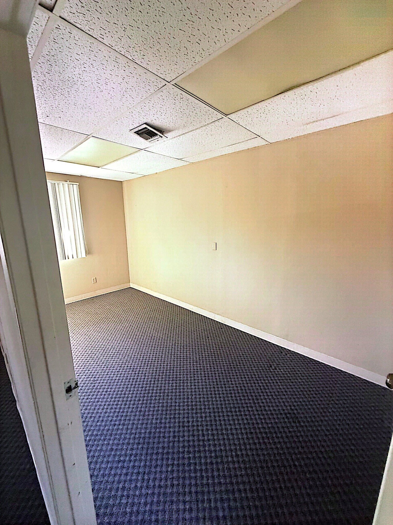 450 Rosewood Ave, Camarillo, CA for lease Interior Photo- Image 1 of 8