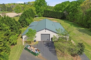 611 Elliott Rd, Dawsonville GA - Barndominium
