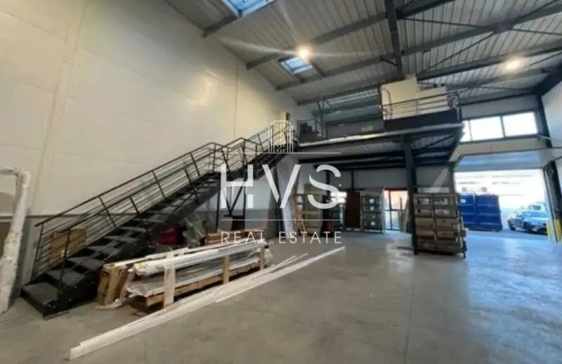 Flex in Gignac-la-Nerthe for lease Interior Photo- Image 1 of 2