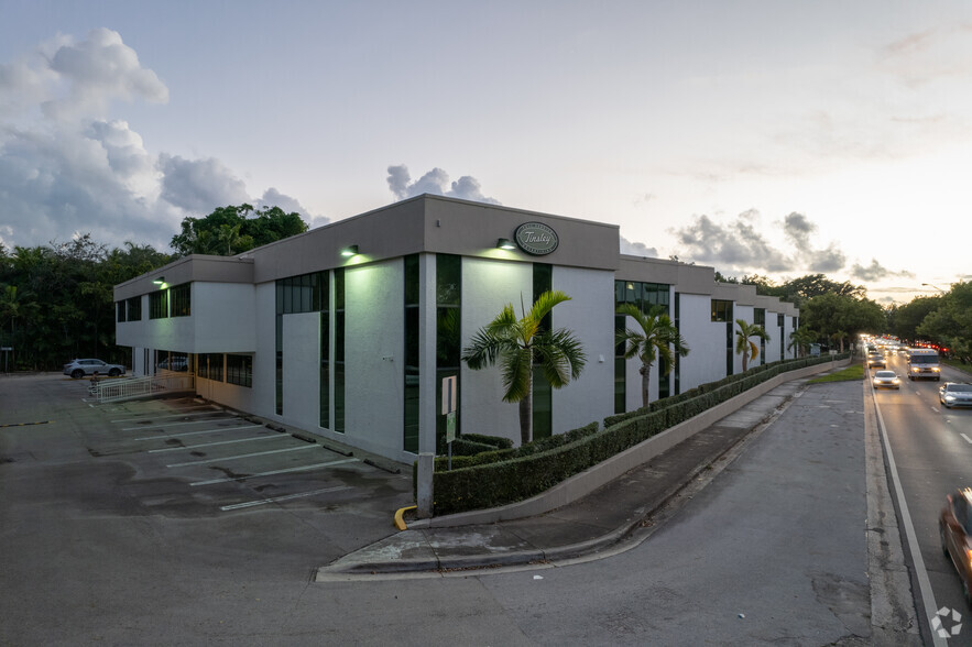 2000 S Dixie Hwy, Miami, FL for lease - Building Photo - Image 2 of 8