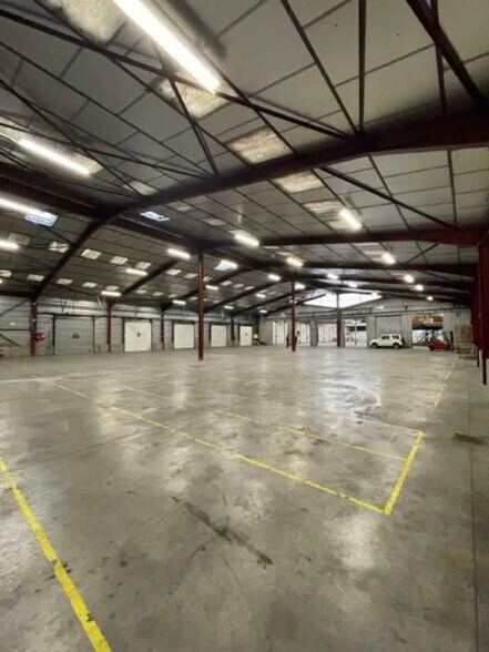 Flex in Saint-Priest for lease - Building Photo - Image 2 of 10