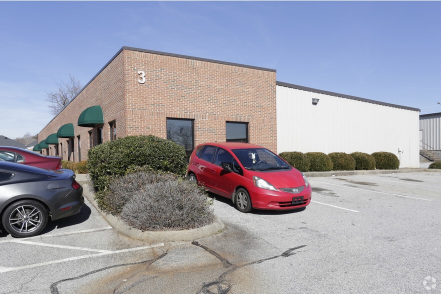 1018 S Batesville Rd, Greer, SC 29650