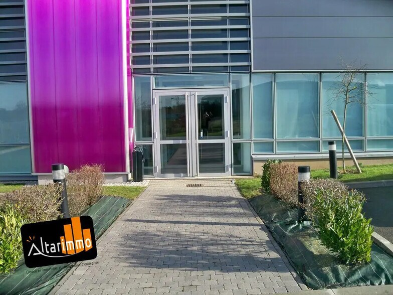 Office in Chartres for lease - Building Photo - Image 3 of 6