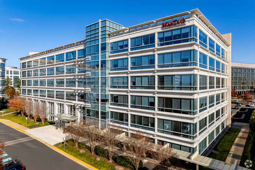 2250 Corporate Park Dr, Herndon, VA for lease - Building Photo - Image 1 of 5