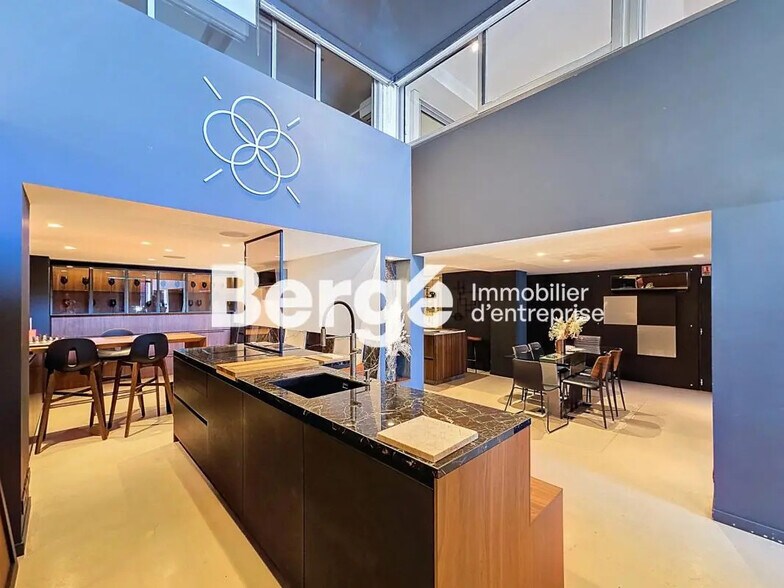 Retail in Mandelieu-la-Napoule for lease - Interior Photo - Image 3 of 11