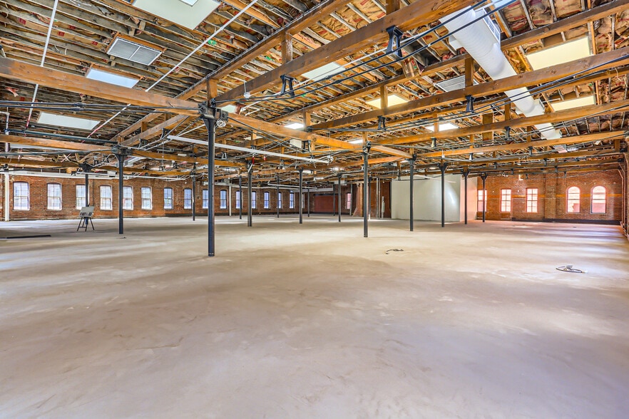1801 Lawrence St, Denver, CO for lease - Interior Photo - Image 2 of 8
