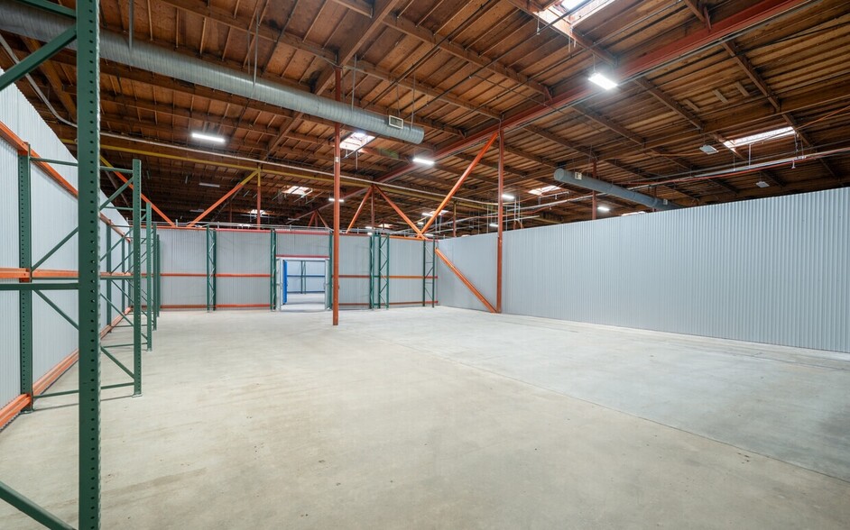 5625 E Firestone Blvd, South Gate, CA for lease - Interior Photo - Image 1 of 25