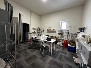 316 SW 11th Ave, Portland, OR for lease Interior Photo- Image 2 of 17