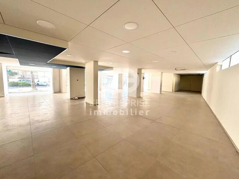 Office in Saint-Laurent-du-Var for lease - Interior Photo - Image 1 of 6
