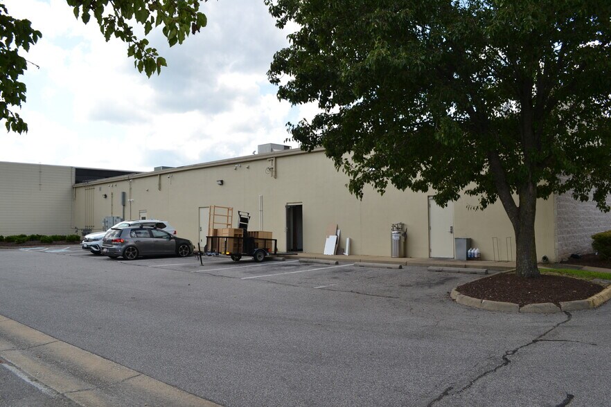 1577 Laskin Rd, Virginia Beach, VA for lease - Building Photo - Image 3 of 3