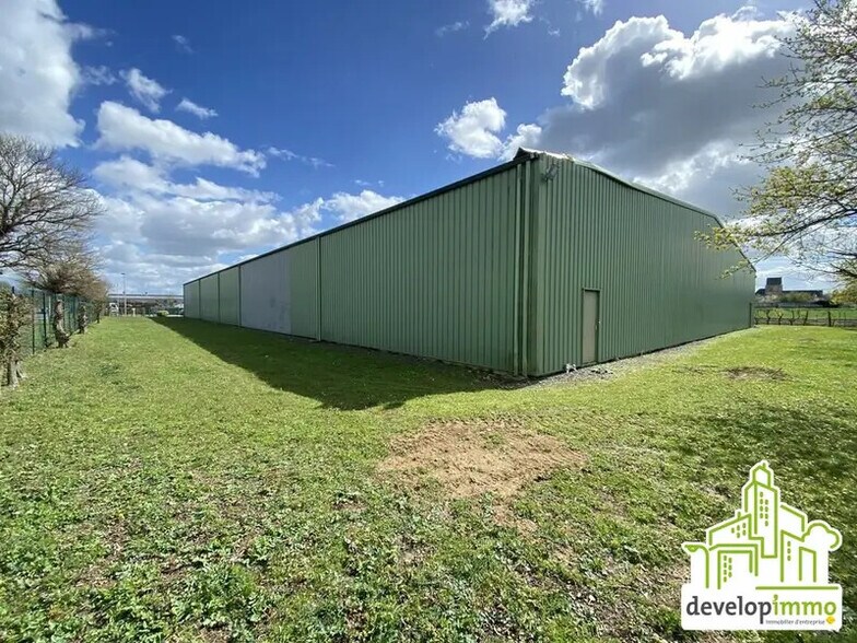 Flex in Carpiquet for lease - Building Photo - Image 3 of 5