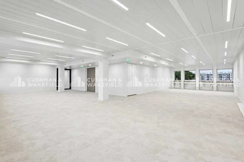 Office in Paris for lease - Interior Photo - Image 2 of 29