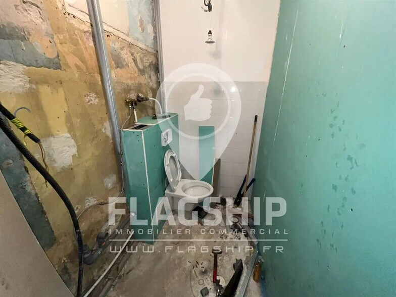 Retail in Paris for lease - Interior Photo - Image 3 of 4