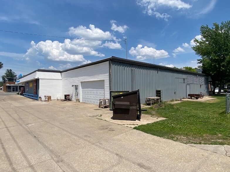 209 Harrison Ave, Burlington, IA for sale - Building Photo - Image 2 of 16