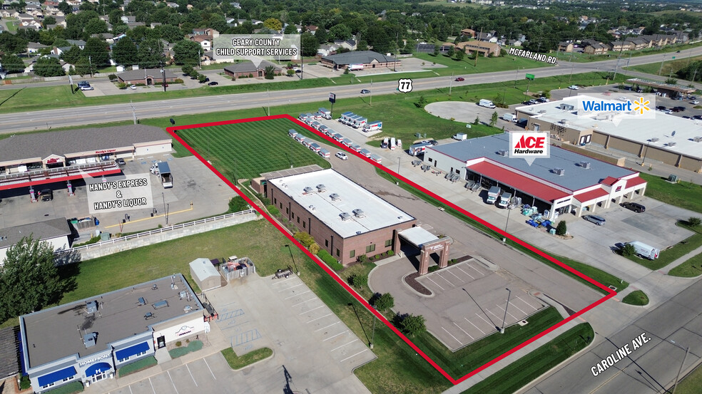 702 Caroline Ave, Junction City, KS for lease - Building Photo - Image 3 of 5