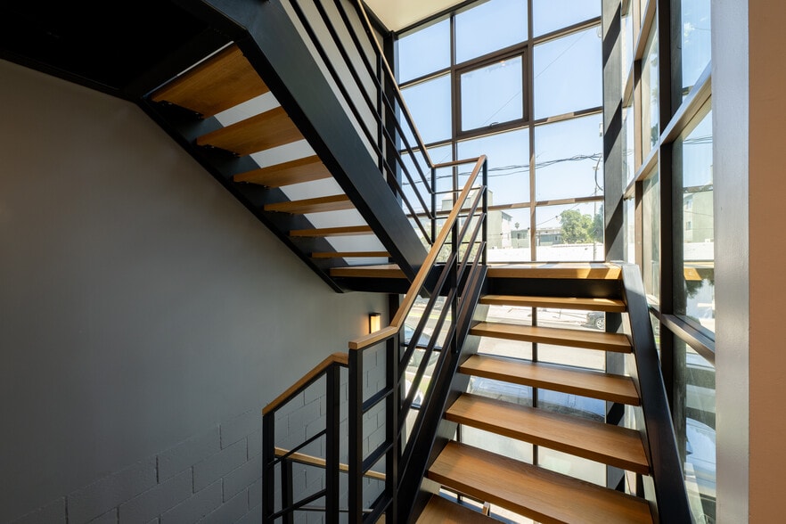 2218 Main St, Santa Monica, CA for lease - Building Photo - Image 3 of 6