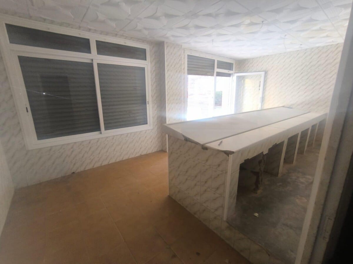 Manresa, BAR 08243 -  -  - Interior Photo - Image 1 of 4