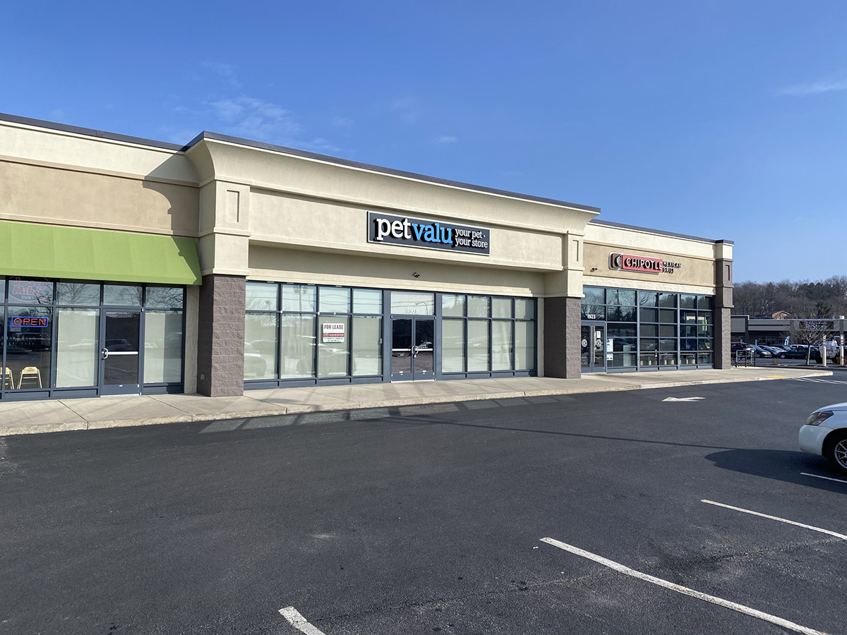 2081 Springwood Rd, York, PA 17403 - Queensgate Shopping Center | LoopNet